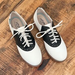Eastland Women's Black and White Lace-Up Flats w/Box